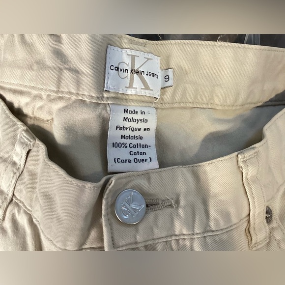Calvin Klein khaki jeans. Straight leg, midrise. Size 9 - Picture 4 of 8